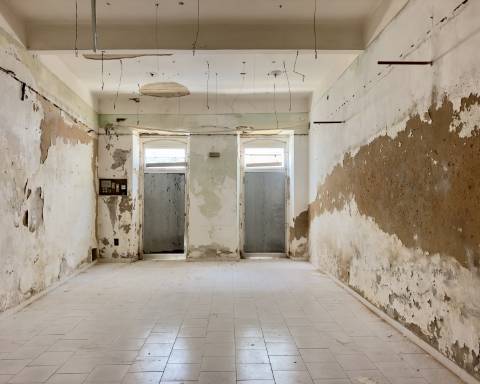 Lindo edifício Autêntico dos Anos 1920 a renovar no coração histórico de Faro