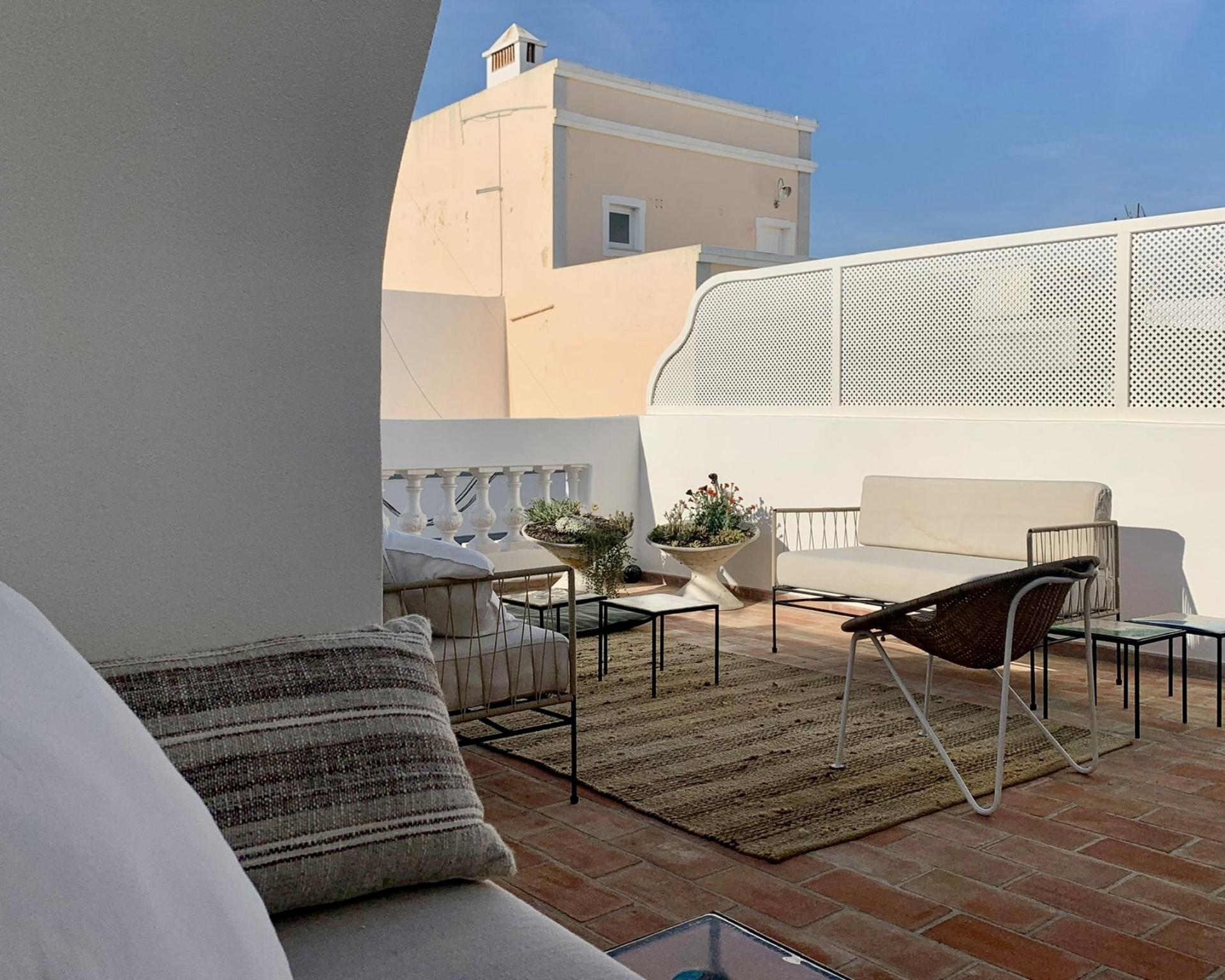 Magnífica moradia renovada I 3 quartos I Pátio I Terraço I Açoteia com piscina I Baixa I Olhão