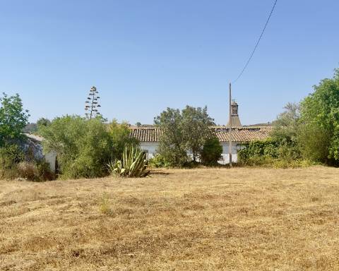 Grande quinta em ruínas para renovar integralmente I 288 m2 I Terreno de 11 815 m2 I São Bras de Alportel