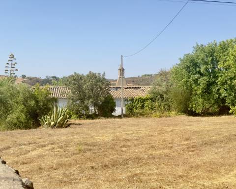 Grande quinta em ruínas para renovar integralmente I 288 m2 I Terreno de 11 815 m2 I São Bras de Alportel