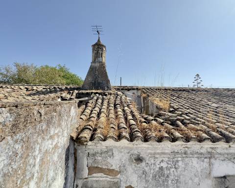 Grande quinta em ruínas para renovar integralmente I 288 m2 I Terreno de 11 815 m2 I São Bras de Alportel