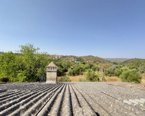 Grande quinta em ruínas para renovar integralmente I 288 m2 I Terreno de 11 815 m2 I São Bras de Alportel
