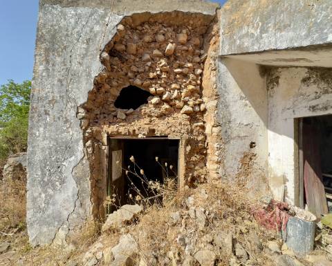 Grande quinta em ruínas para renovar integralmente I 288 m2 I Terreno de 11 815 m2 I São Bras de Alportel
