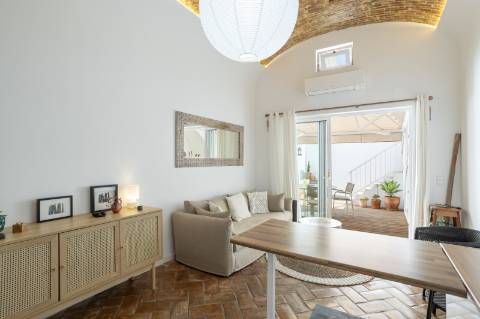 Típica I 3 quartos I Totalmente remodelada I Pátio I Roof top I Centro de Olhão