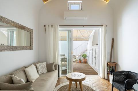 Típica I 3 quartos I Totalmente remodelada I Pátio I Roof top I Centro de Olhão