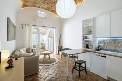 Típica I 3 quartos I Totalmente remodelada I Pátio I Roof top I Centro de Olhão