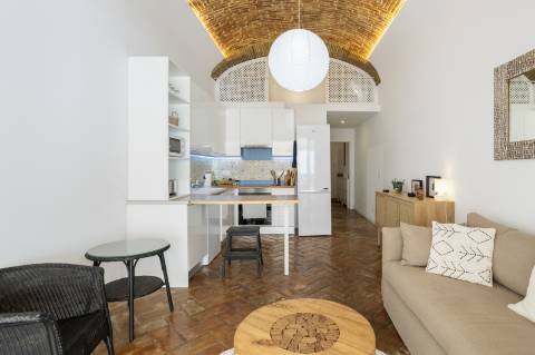 Típica I 3 quartos I Totalmente remodelada I Pátio I Roof top I Centro de Olhão