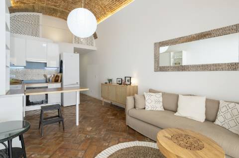 Típica I 3 quartos I Totalmente remodelada I Pátio I Roof top I Centro de Olhão