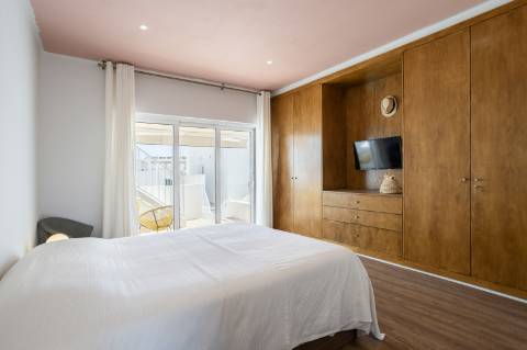 Típica I 3 quartos I Totalmente remodelada I Pátio I Roof top I Centro de Olhão