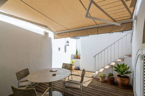 Típica I 3 quartos I Totalmente remodelada I Pátio I Roof top I Centro de Olhão