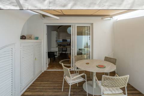 Típica I 3 quartos I Totalmente remodelada I Pátio I Roof top I Centro de Olhão