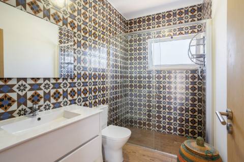 Típica I 3 quartos I Totalmente remodelada I Pátio I Roof top I Centro de Olhão