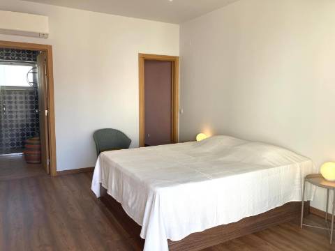 Típica I 3 quartos I Totalmente remodelada I Pátio I Roof top I Centro de Olhão