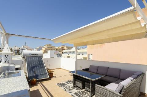 Típica I 3 quartos I Totalmente remodelada I Pátio I Roof top I Centro de Olhão