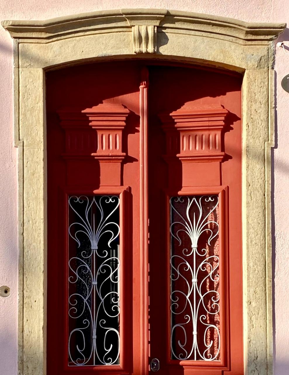 Elegante moradia renovada I 3 quartos I Pátio I Piscina I Terraço I Centro histórico de Vila Real de Santo António