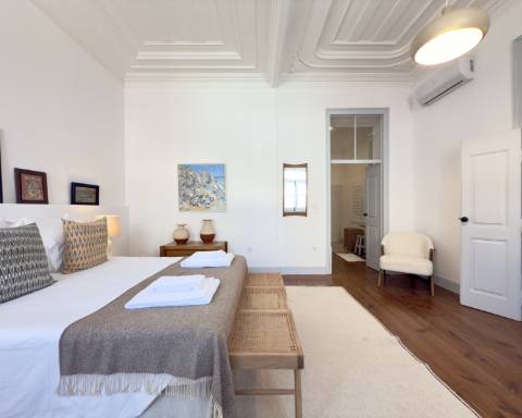 Elegante moradia renovada I 3 quartos I Pátio I Piscina I Terraço I Centro histórico de Vila Real de Santo António