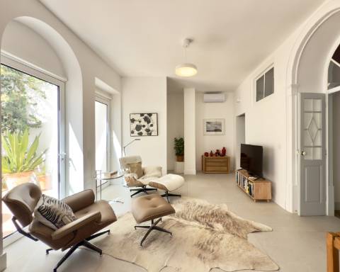 Elegante moradia renovada I 3 quartos I Pátio I Piscina I Terraço I Centro histórico de Vila Real de Santo António