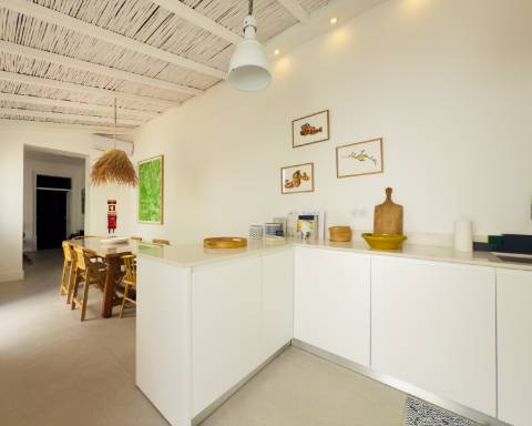 Elegante moradia renovada I 3 quartos I Pátio I Piscina I Terraço I Centro histórico de Vila Real de Santo António