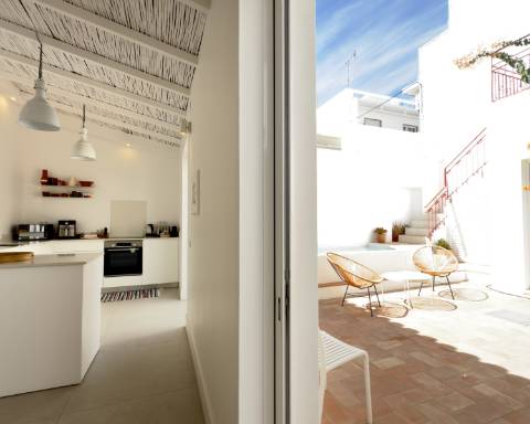 Elegante moradia renovada I 3 quartos I Pátio I Piscina I Terraço I Centro histórico de Vila Real de Santo António