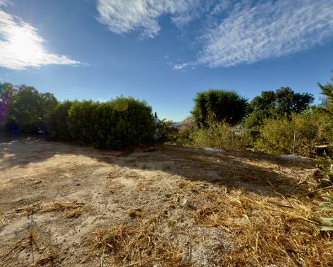 Encantadora casa tradicional para renovar I 3 quartos I Jardim de 600 m2 I Vista mar I Santa Barbara de Nexe