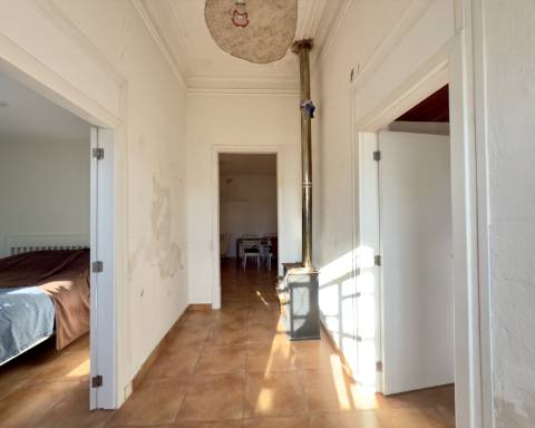 Encantadora casa tradicional para renovar I 3 quartos I Jardim de 600 m2 I Vista mar I Santa Barbara de Nexe
