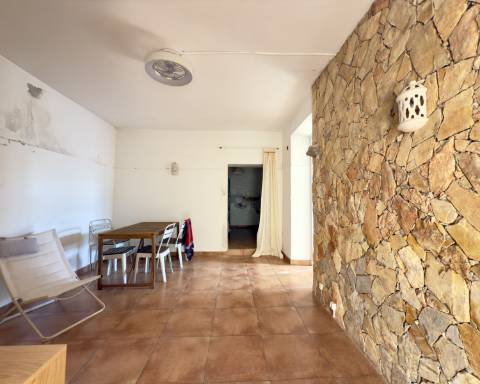 Encantadora casa tradicional para renovar I 3 quartos I Jardim de 600 m2 I Vista mar I Santa Barbara de Nexe