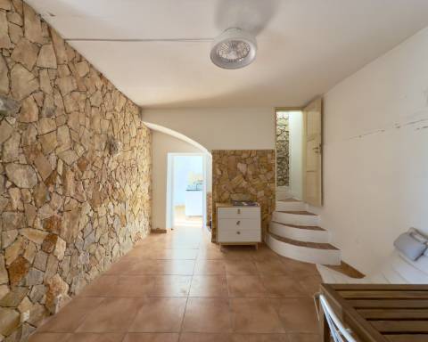 Encantadora casa tradicional para renovar I 3 quartos I Jardim de 600 m2 I Vista mar I Santa Barbara de Nexe