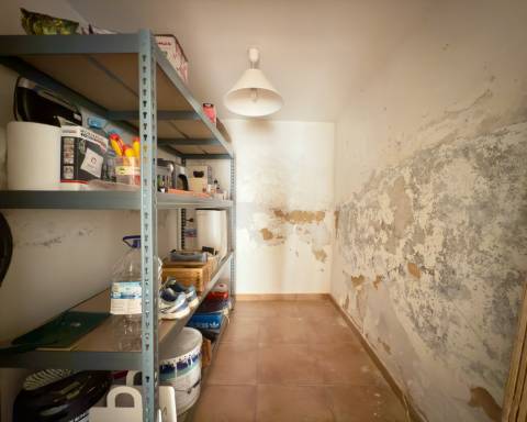 Encantadora casa tradicional para renovar I 3 quartos I Jardim de 600 m2 I Vista mar I Santa Barbara de Nexe