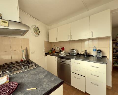 Encantadora casa tradicional para renovar I 3 quartos I Jardim de 600 m2 I Vista mar I Santa Barbara de Nexe