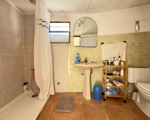 Encantadora casa tradicional para renovar I 3 quartos I Jardim de 600 m2 I Vista mar I Santa Barbara de Nexe