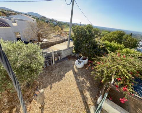 Encantadora casa tradicional para renovar I 3 quartos I Jardim de 600 m2 I Vista mar I Santa Barbara de Nexe