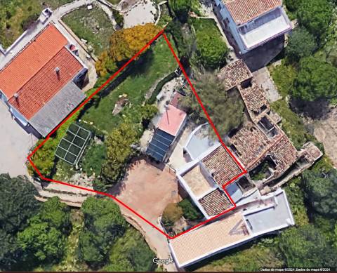 Encantadora casa tradicional para renovar I 3 quartos I Jardim de 600 m2 I Vista mar I Santa Barbara de Nexe