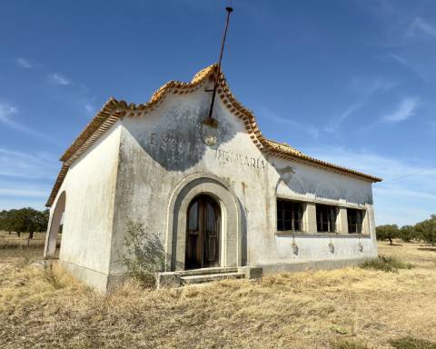 UNICO! Antiga escola primária para renovar I Projeto aprovado I 3 quartos I Piscina I Alentejo I Torre de Coelheiros I Évora