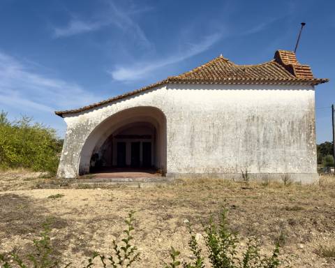 UNICO! Antiga escola primária para renovar I Projeto aprovado I 3 quartos I Piscina I Alentejo I Torre de Coelheiros I Évora