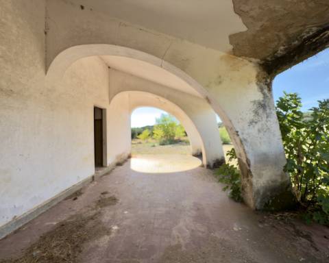 UNICO! Antiga escola primária para renovar I Projeto aprovado I 3 quartos I Piscina I Alentejo I Torre de Coelheiros I Évora