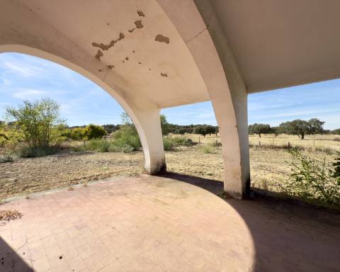 UNICO! Antiga escola primária para renovar I Projeto aprovado I 3 quartos I Piscina I Alentejo I Torre de Coelheiros I Évora