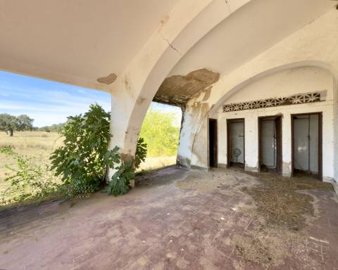 UNICO! Antiga escola primária para renovar I Projeto aprovado I 3 quartos I Piscina I Alentejo I Torre de Coelheiros I Évora