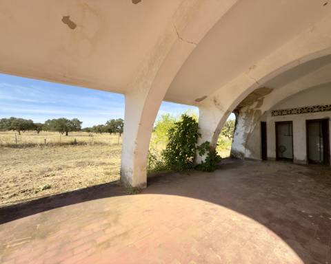 UNICO! Antiga escola primária para renovar I Projeto aprovado I 3 quartos I Piscina I Alentejo I Torre de Coelheiros I Évora