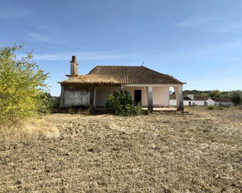 UNICO! Antiga escola primária para renovar I Projeto aprovado I 3 quartos I Piscina I Alentejo I Torre de Coelheiros I Évora