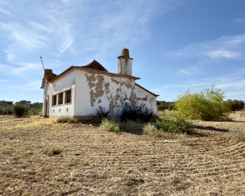 UNICO! Antiga escola primária para renovar I Projeto aprovado I 3 quartos I Piscina I Alentejo I Torre de Coelheiros I Évora
