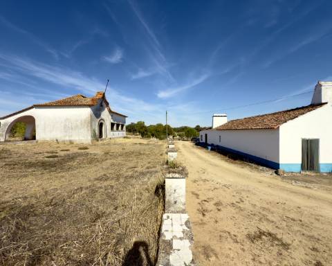 UNICO! Antiga escola primária para renovar I Projeto aprovado I 3 quartos I Piscina I Alentejo I Torre de Coelheiros I Évora