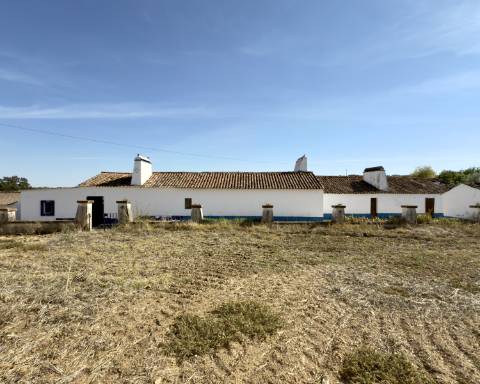 UNICO! Antiga escola primária para renovar I Projeto aprovado I 3 quartos I Piscina I Alentejo I Torre de Coelheiros I Évora