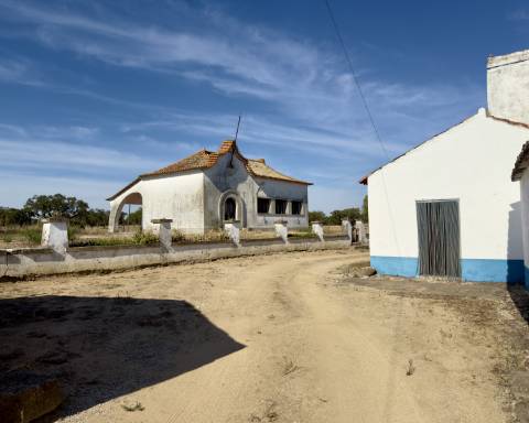 UNICO! Antiga escola primária para renovar I Projeto aprovado I 3 quartos I Piscina I Alentejo I Torre de Coelheiros I Évora
