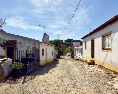 UNICO! Antiga escola primária para renovar I Projeto aprovado I 3 quartos I Piscina I Alentejo I Torre de Coelheiros I Évora