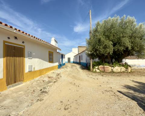 UNICO! Antiga escola primária para renovar I Projeto aprovado I 3 quartos I Piscina I Alentejo I Torre de Coelheiros I Évora