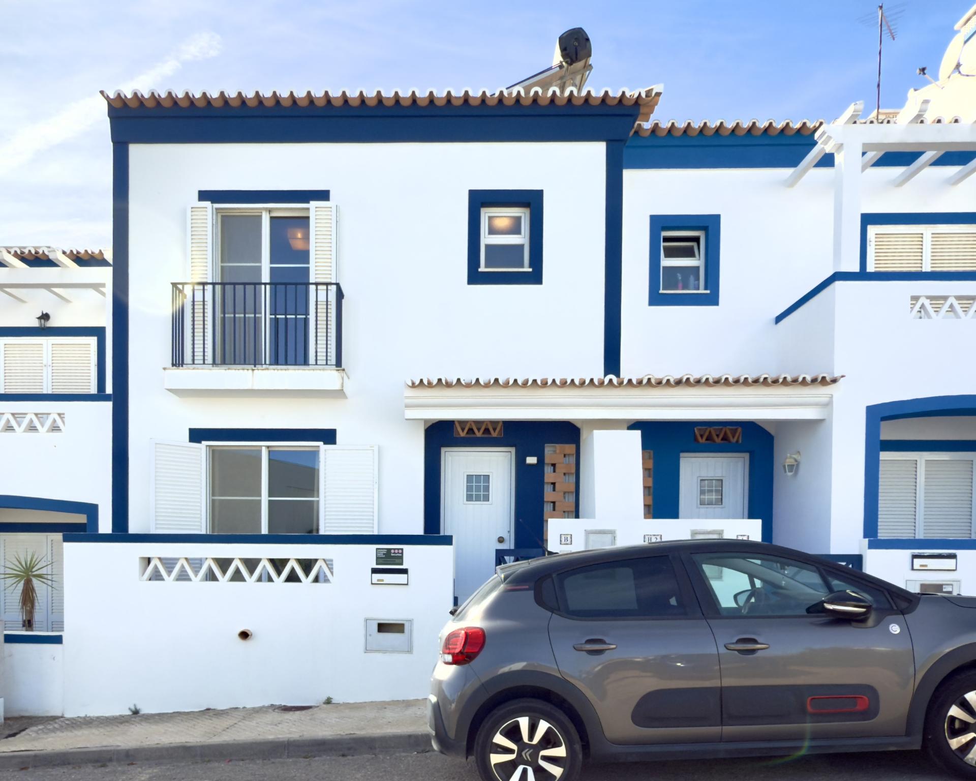 Casa com 3 quartos I 168 m2 I Jardim I Urbanização tranquila da Quinta dos Poços I Ferragudo