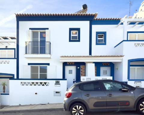 Casa com 3 quartos I 168 m2 I Jardim I Urbanização tranquila da Quinta dos Poços I Ferragudo