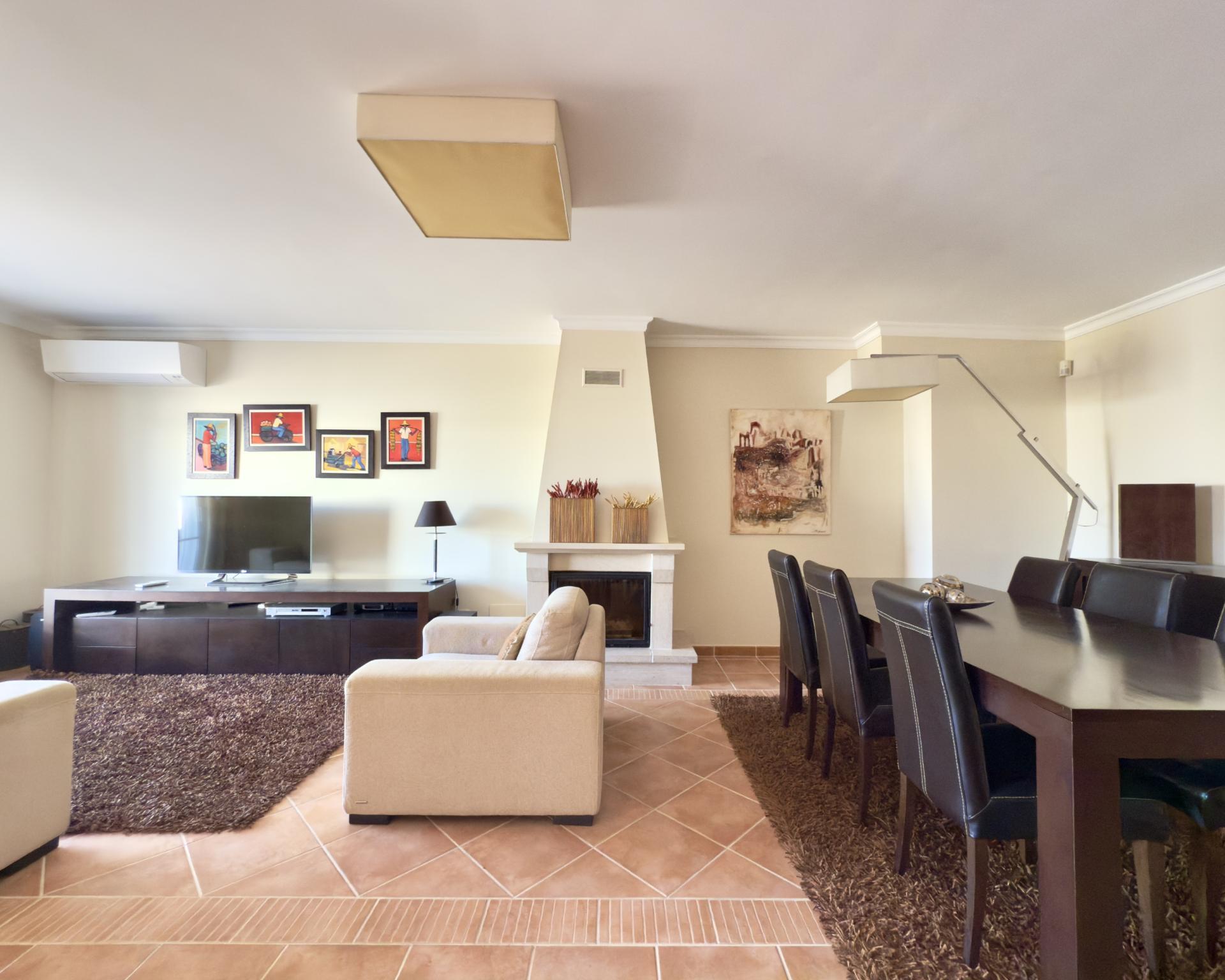 Casa com 3 quartos I 168 m2 I Jardim I Urbanização tranquila da Quinta dos Poços I Ferragudo