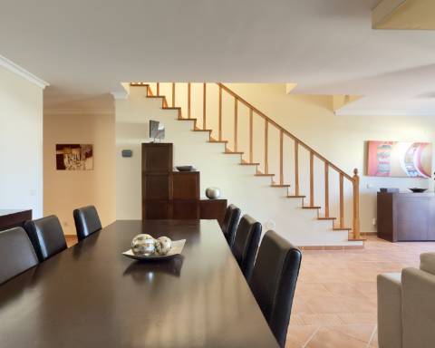 Casa com 3 quartos I 168 m2 I Jardim I Urbanização tranquila da Quinta dos Poços I Ferragudo