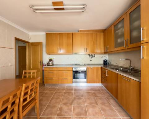 Casa com 3 quartos I 168 m2 I Jardim I Urbanização tranquila da Quinta dos Poços I Ferragudo